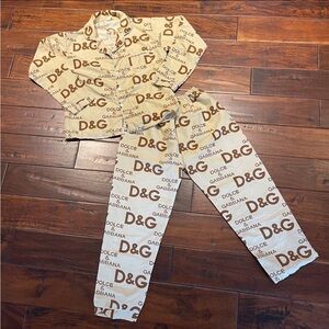 2 piece Women’s pjs small